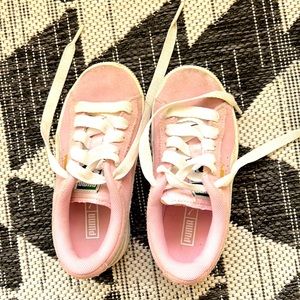 Puma girls size 10 sneakers.  Kids. Pre-owned